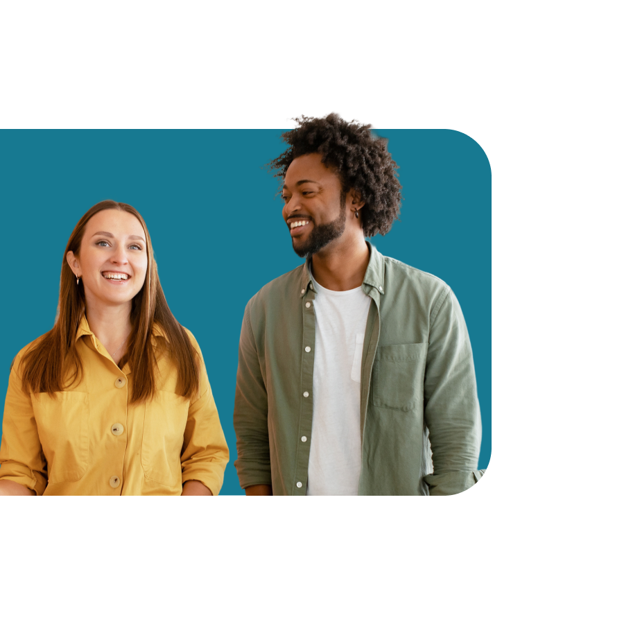 Dame mit gelben Hemd und Mann mit grünem Hemd und weißem Shirt